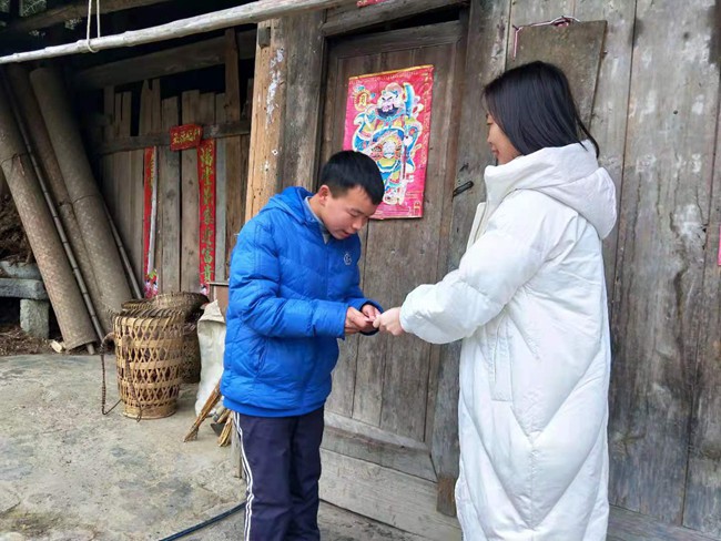 走访慰问贫困户，爱心帮扶送温暖
