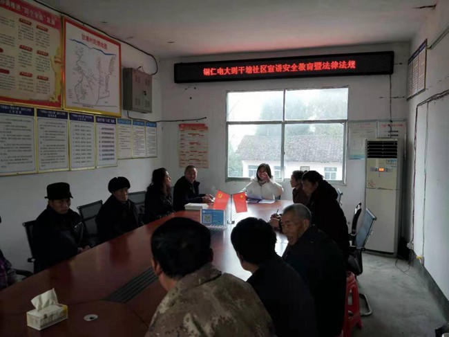 关爱老人，  爱心帮扶送温暖