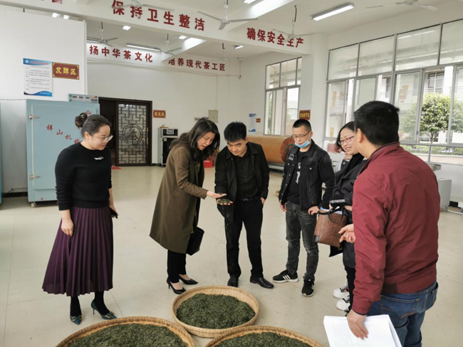 走基层  解难题  ——铜仁电大高质量推进党史学习教育