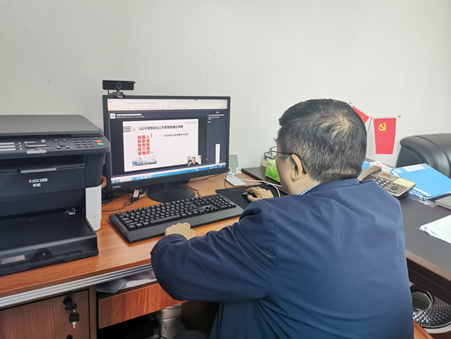 师生同上“四史”思政大课