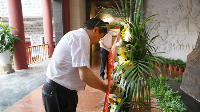 赓续红色革命精神，共续转型发展新篇章