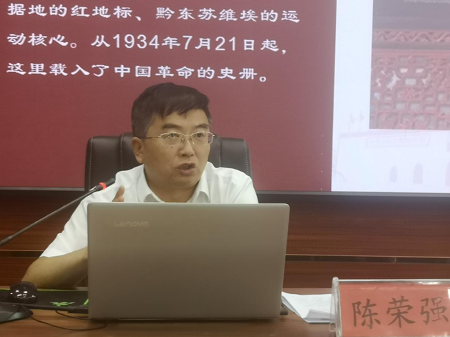 枫香溪里忆初心  红色教育感党恩