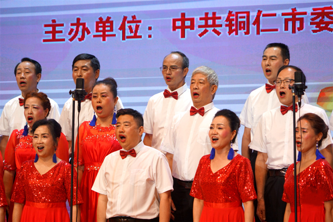 喜庆百年华诞  桑榆红心向党