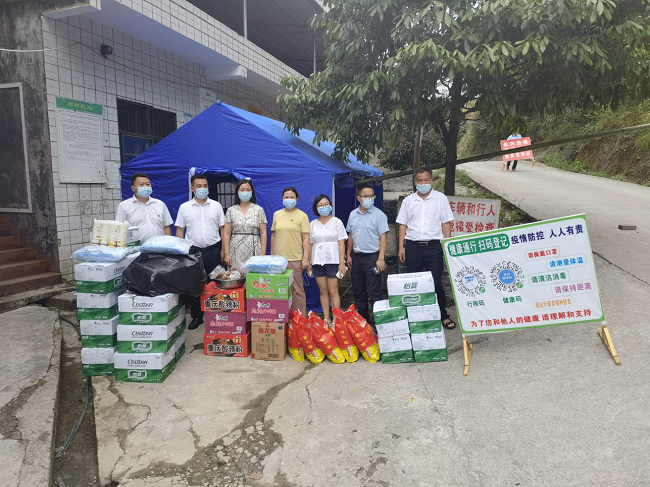 铜仁广播电视大学到松桃县白竹村、凤花村宣讲习近平总书记“七一”重要讲话精神并 开展疫情防控慰问