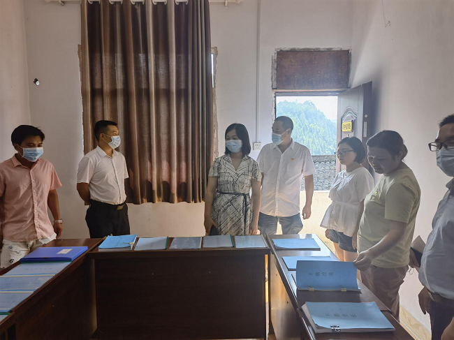 铜仁广播电视大学到松桃县白竹村、凤花村宣讲习近平总书记“七一”重要讲话精神并 开展疫情防控慰问