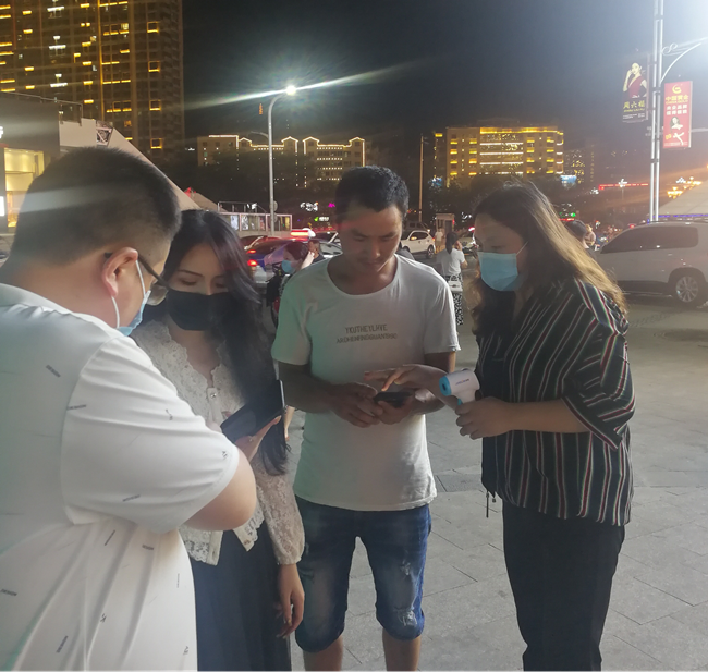 【我为群众办实事】铜仁电大党委书记陈荣强带头进社区助力疫情防控