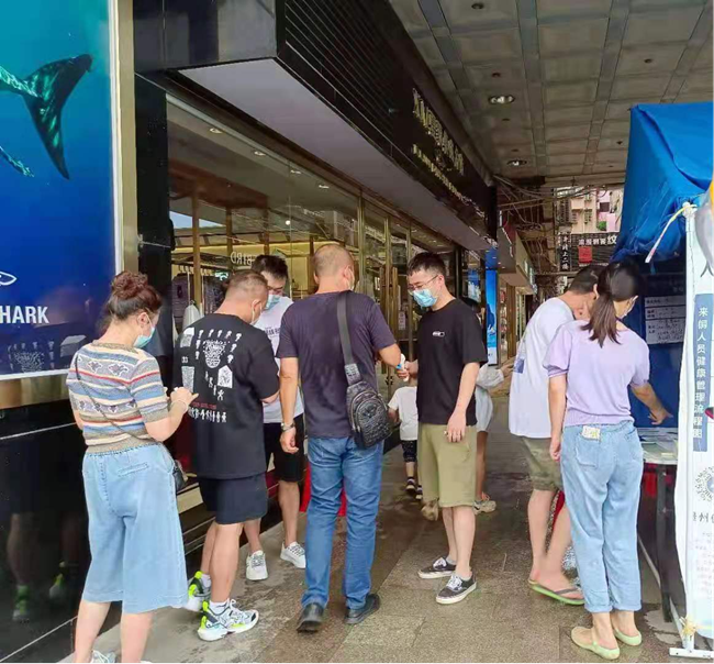 【我为群众办实事】铜仁电大党委书记陈荣强带头进社区助力疫情防控