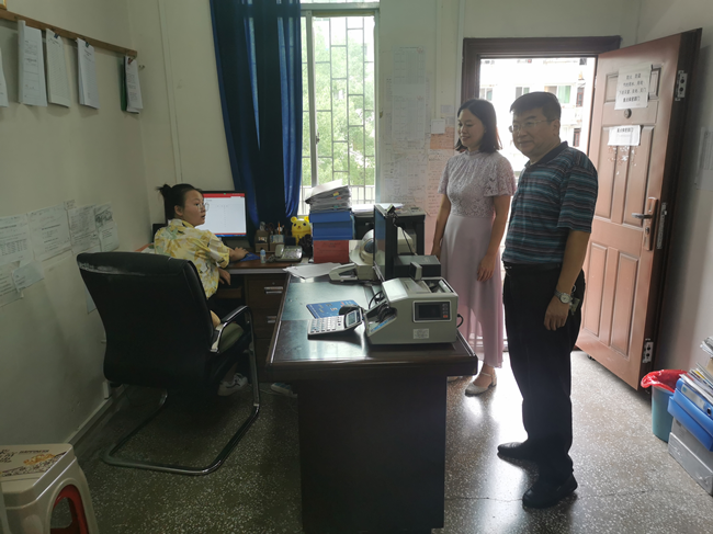 督查促收心 严防“假期综合症” 校党委书记陈荣强带队开展开学督查