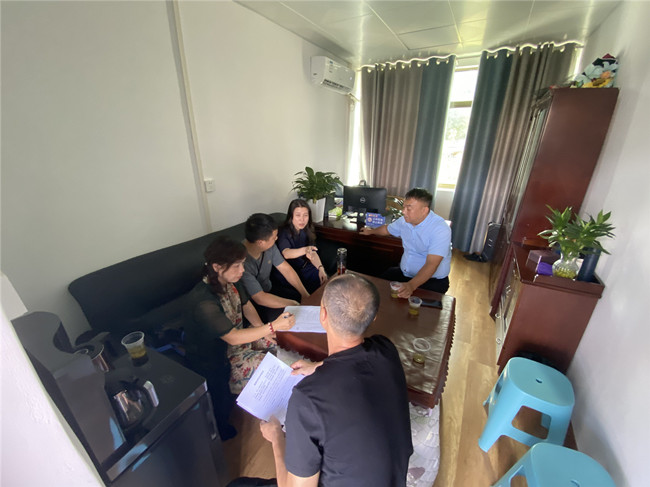 深入基层督办学  广纳意见促迎评