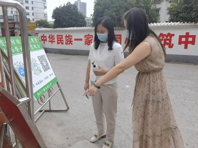 喻莉带队检查学校疫情防控工作