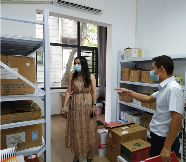 喻莉带队检查学校疫情防控工作