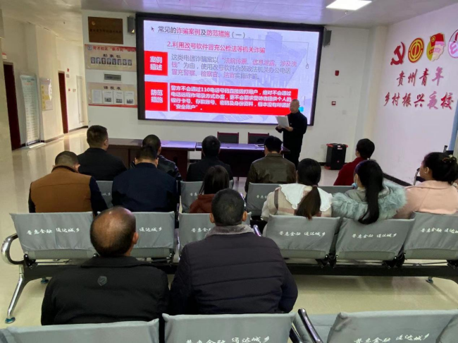 铜仁电大到松桃育才开展社区治理调研和社区教育专题讲座