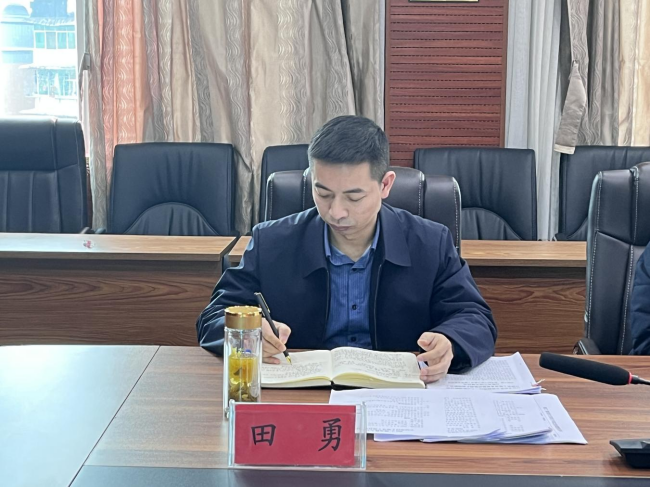 铜仁广播电视大学中层及以上干部会议召开