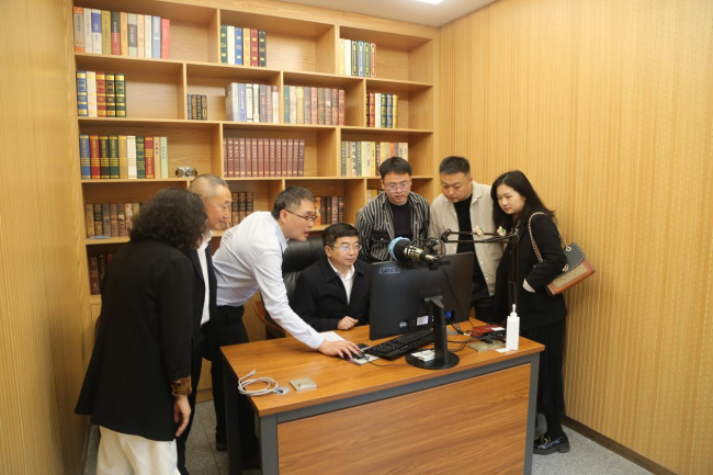 铜仁广播电视大学陈荣强带队到东莞开放大学调研交流