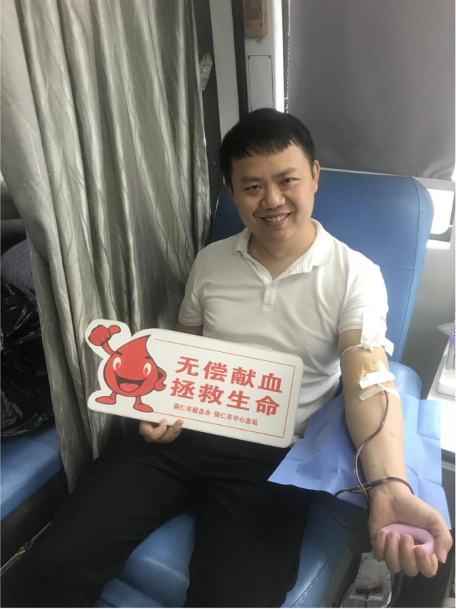 “热血青春 让爱流动”主题党日志愿献血活动