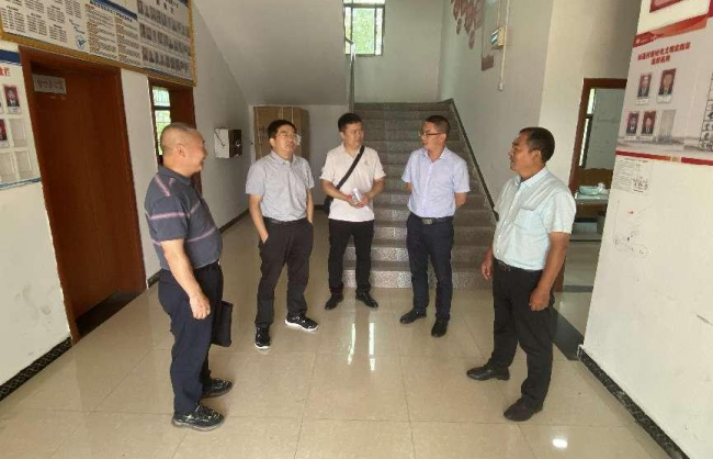 【“理论宣传二人讲”】铜仁电大深入乡村振兴联系村宣讲省委十三届三次全会、市委三届六次全会暨半年经济工作会议精神