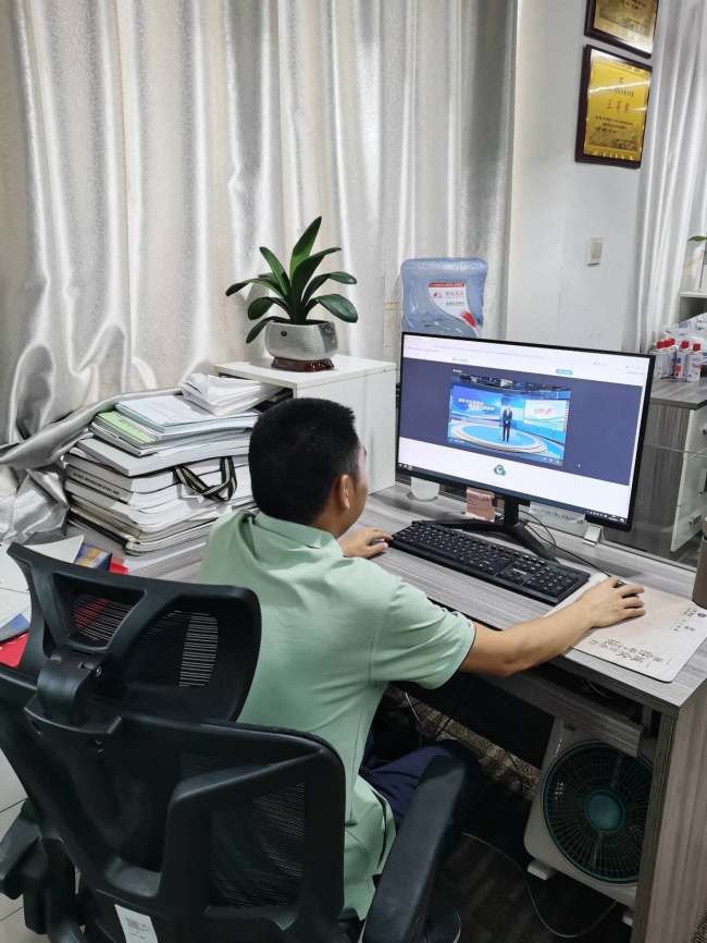 ​铜仁电大组织师生收看“开学第一课”