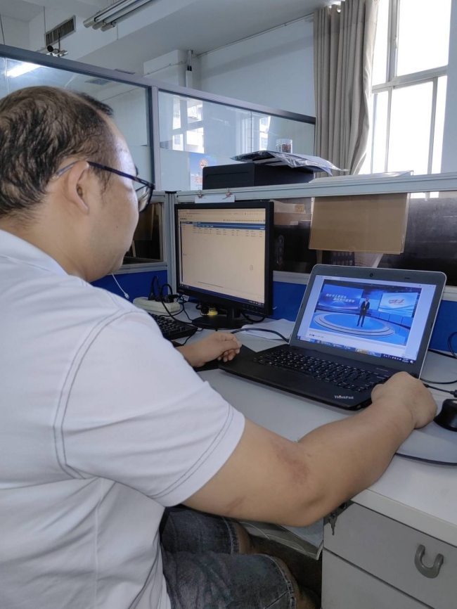 ​铜仁电大组织师生收看“开学第一课”