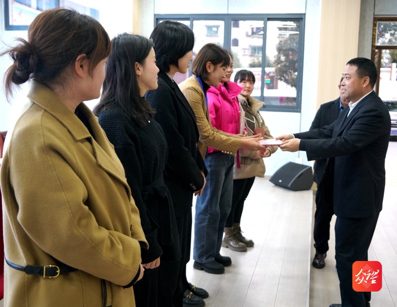 贵州铜仁：开展教育教学技能比赛 书写成教社教“六个美”