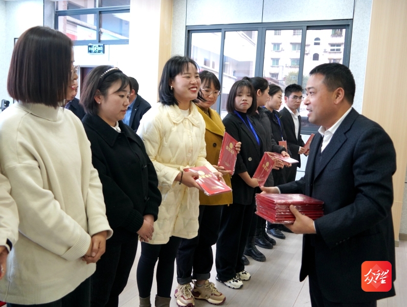 贵州铜仁：开展教育教学技能比赛 书写成教社教“六个美”