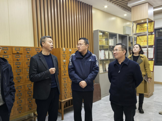 省社科联丁凤鸣一行到铜仁开放大学调研