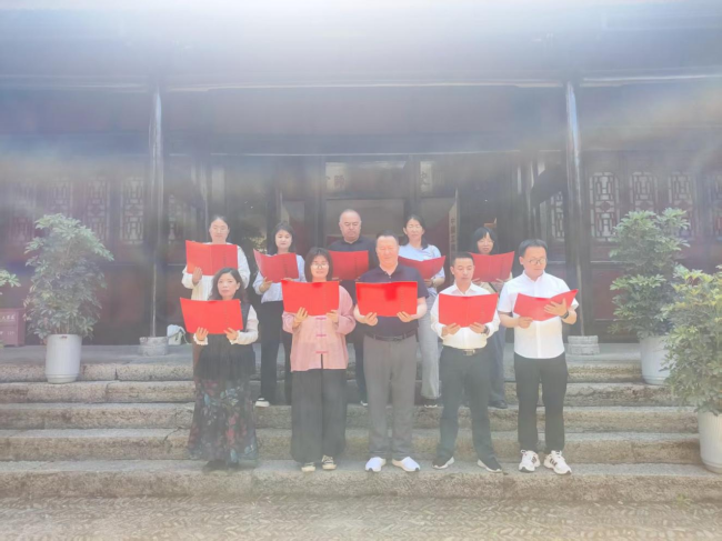 缅怀先烈红色文化强思政  加强交流实践教学促提升